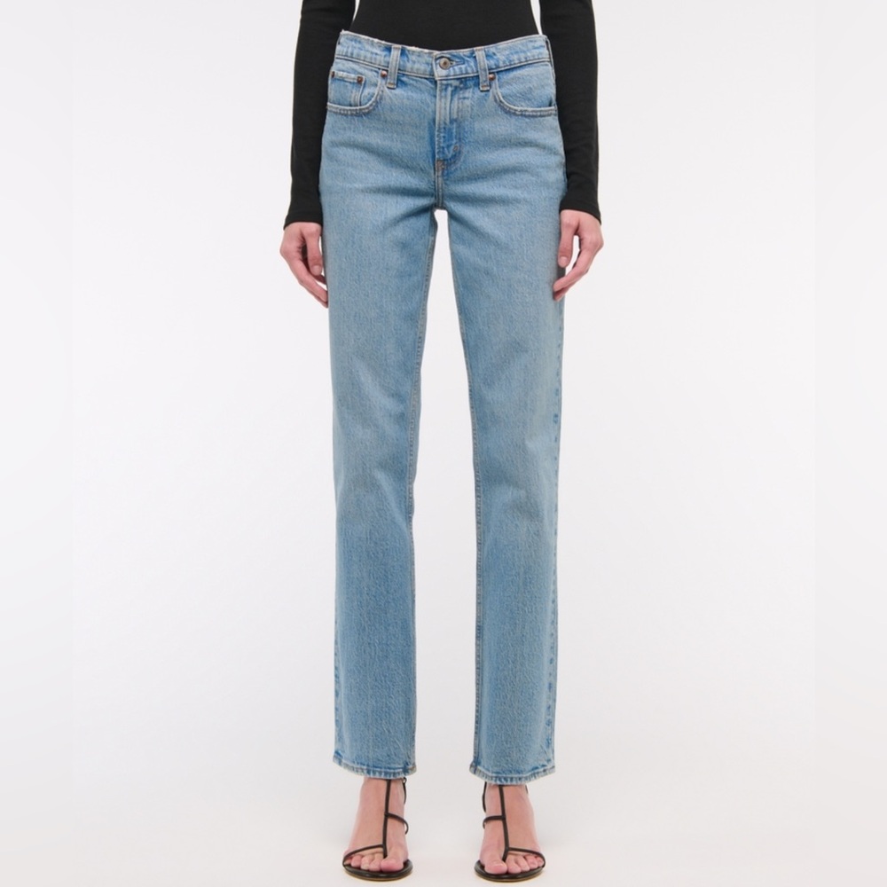 Mid Rise 90s Straight Jean